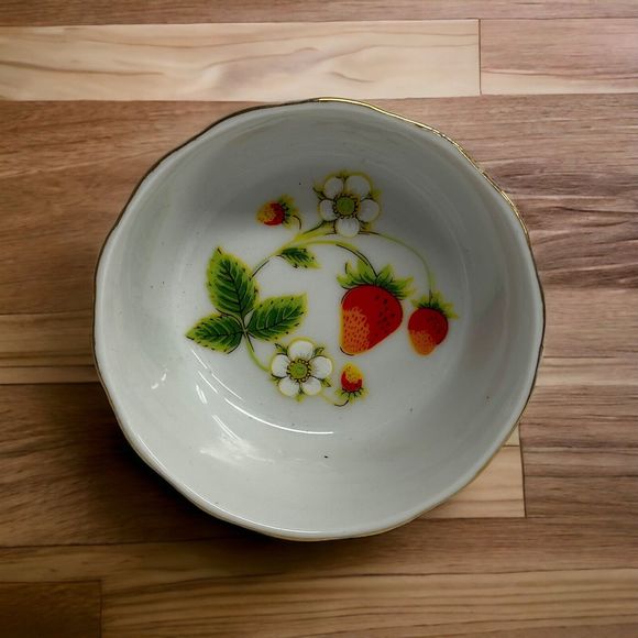 John Wagner & Sons Strawberry Basket Weave Small Bowl Ivyland PA Japan Trinket - Picture 1 of 9